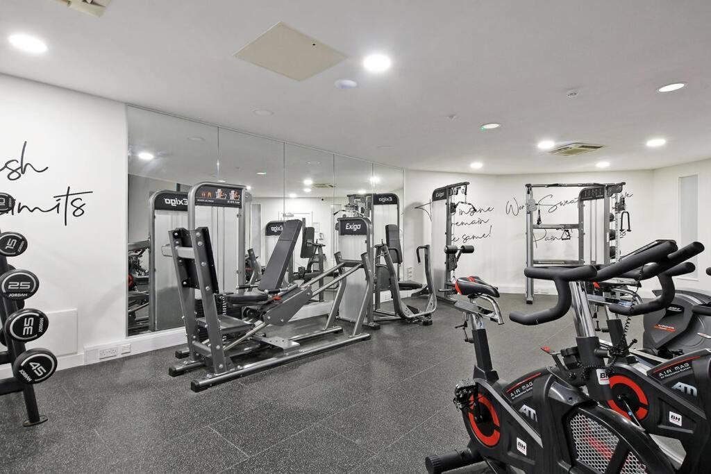 Perfectly Located City Centre Studio Apartment - West One With Free Wifi, Gym Access, Netflix 谢菲尔德 外观 照片