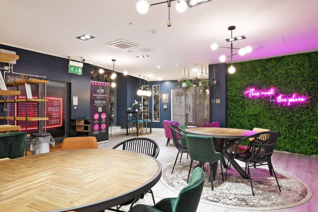 Perfectly Located City Centre Studio Apartment - West One With Free Wifi, Gym Access, Netflix 谢菲尔德 外观 照片